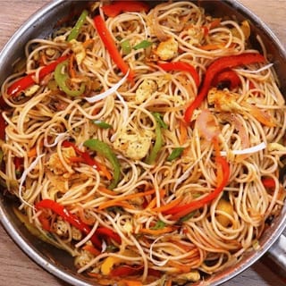 Egg Hakka Noodles Tray