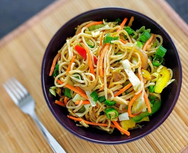 Veg Hakka Noodles.